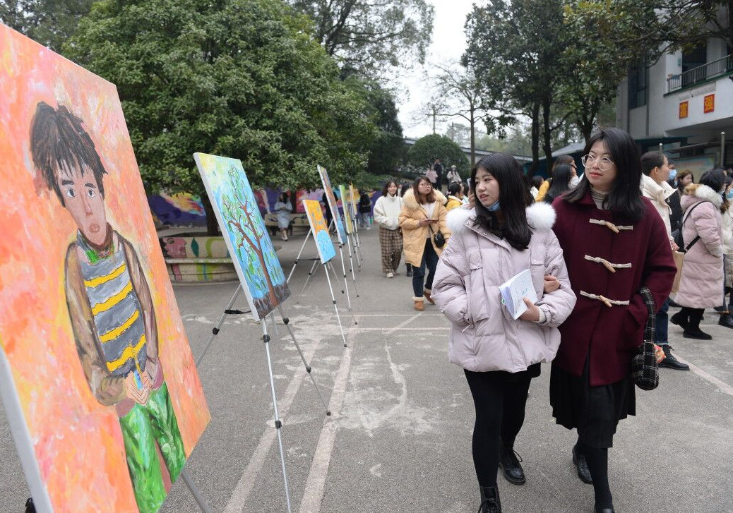 孩子们的一幅幅作品，让前来参观的各校老师们大加赞赏。