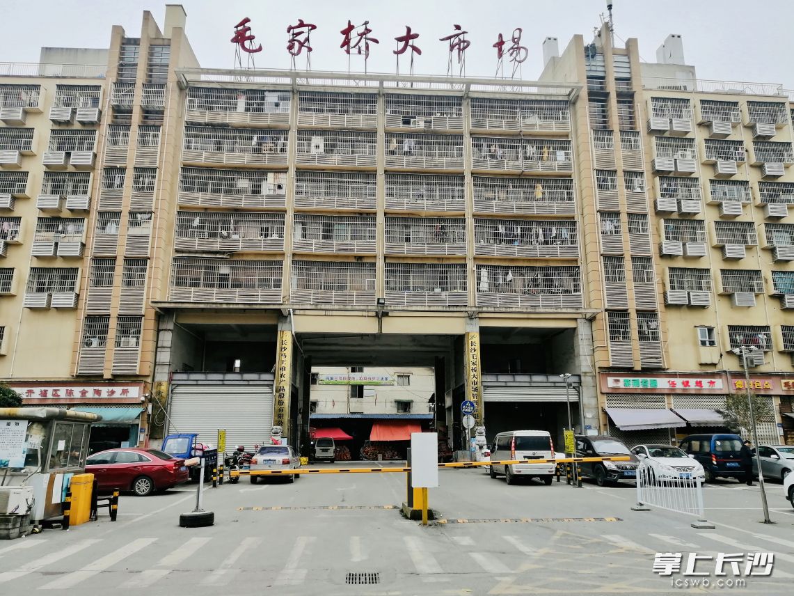 让590户业主一言难尽的毛家桥大市场。 通讯员 赵彬 摄