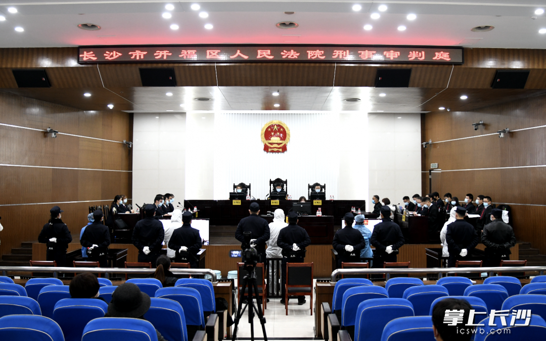 今日，长沙王忠和涉黑案在开福区人民法院一审宣判。图为庭审现场。长沙晚报通讯员 罗晓 摄