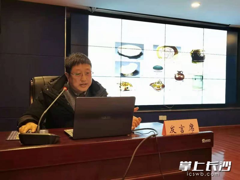 各地专家欢聚望城铜官窑，共话古陶瓷发展史。