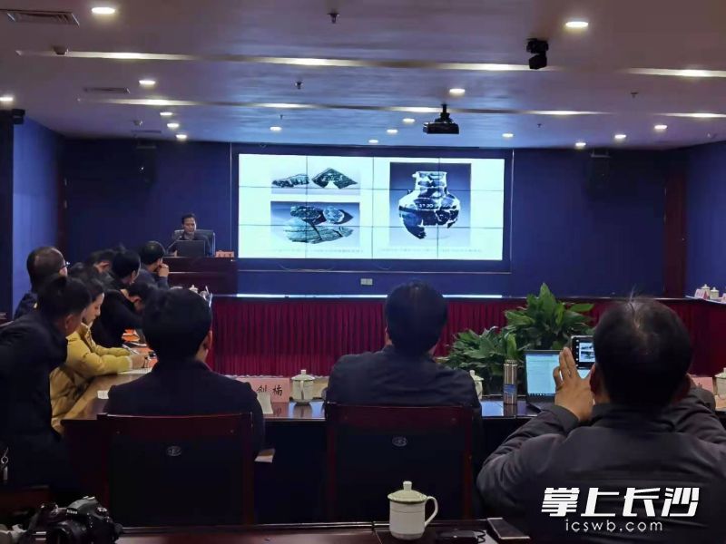 各地专家欢聚望城铜官窑，共话古陶瓷发展史。