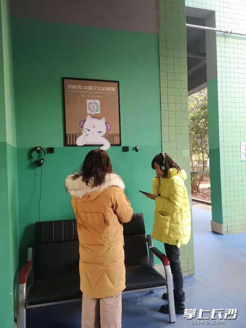 夏家冲社区有声阅读平台体验现场。