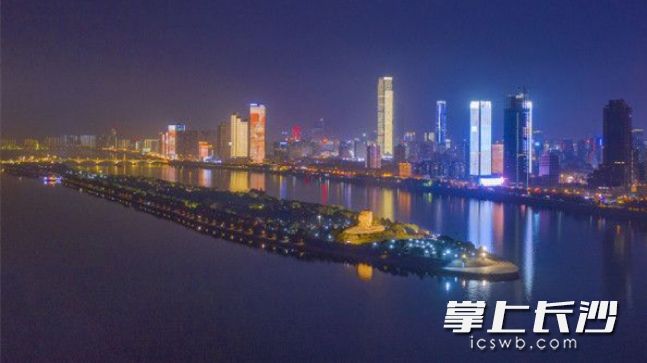 去年7月以来，长沙启动“一江两岸”城市照明提质建设。