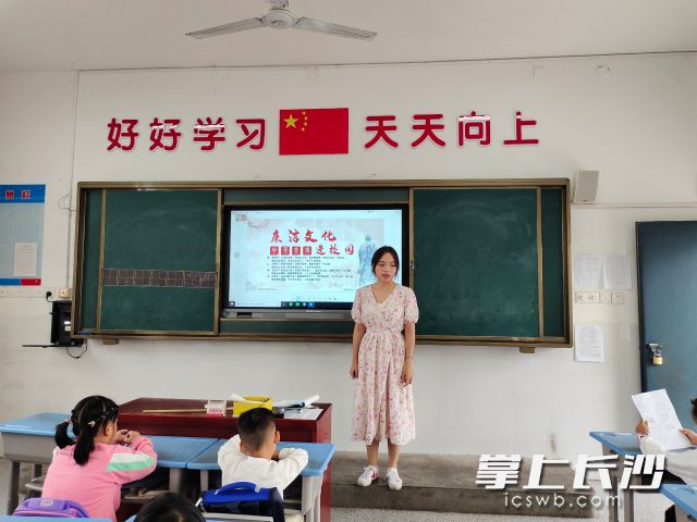 除了这次的趣味评语，在日常教学中也会时不时给孩子们带来小惊喜。资料图