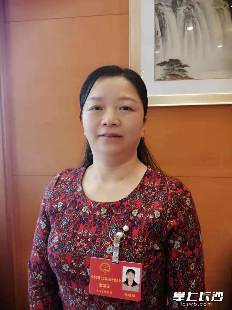 市人大代表邹建湘建议启动湘江南路南延线建设。长沙晚报全媒体记者 王斌 摄