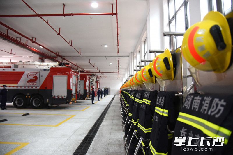 消防站24小时执勤，随时应对火灾等险情。