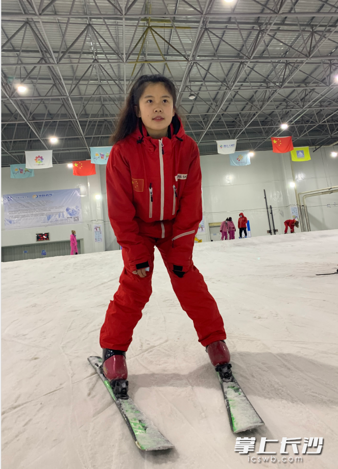 三只熊冰雪王国的东北籍教练吴心雨，今年首次离开父母在外过年。长沙晚报全媒体记者 邓艳红 摄