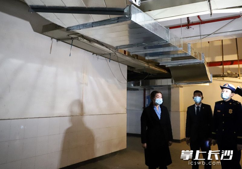 崭新的地下停车库机械防排烟设施投入工作。