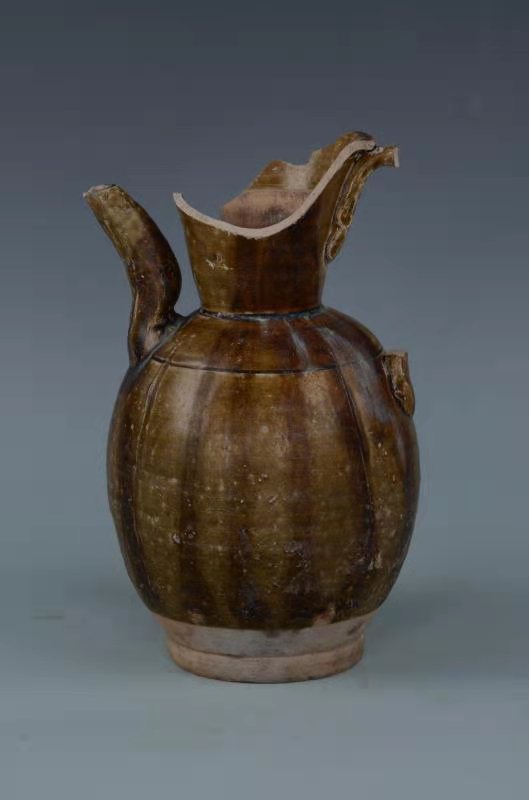 左局街口护城河考古遗址发掘的文物标本。