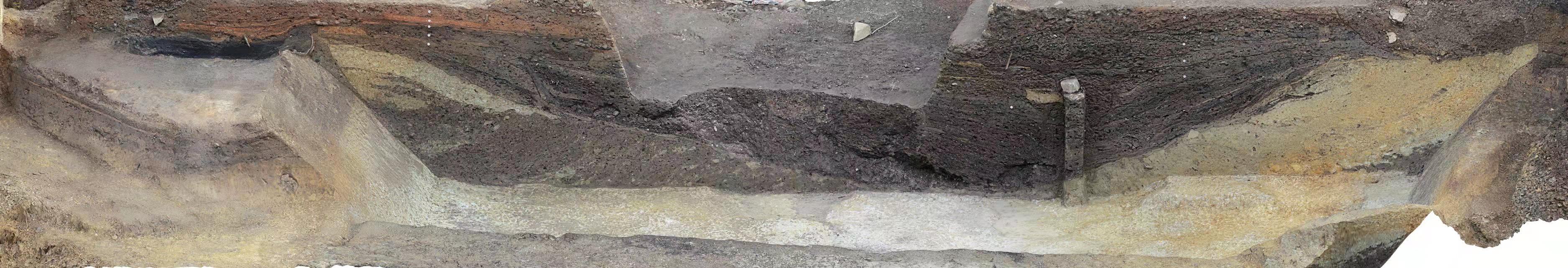 左局街口发现的护城河考古遗址现场图。图片均为长沙市文物考古研究所提供