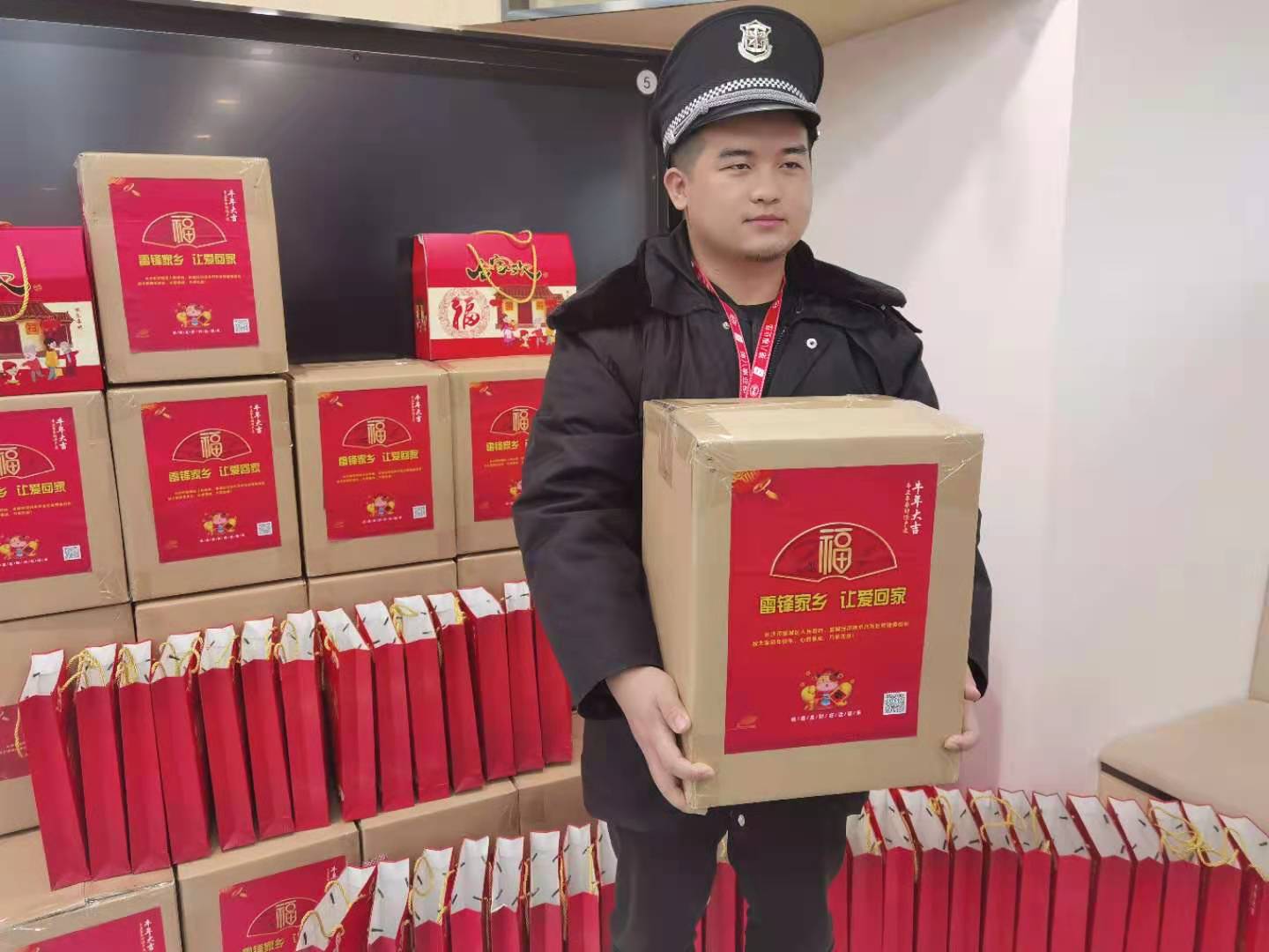 广西梧州的熊湘麟表示这个春节会很温暖。长沙晚报全媒体记者 朱华 摄
