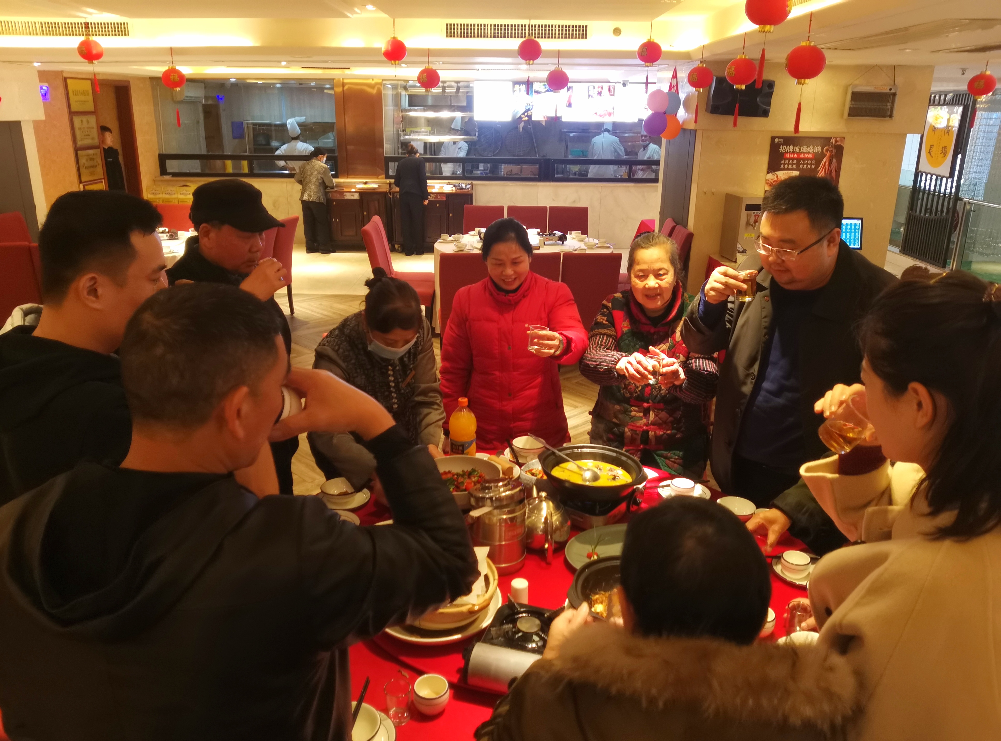 一桌团年饭，品出两千年情怀。长沙晚报全媒体记者 王斌 摄