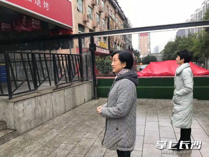 天心区领导带队检查燃煤整治工作。