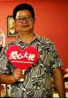 王为民热衷公益事业，发起成立长沙第一个控制吸烟公益组织，先后投入1000多万元用于公益事业。均为受访者供图