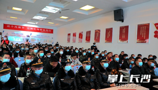 天心区重点运输行业首批120名驾驶员接受培训。