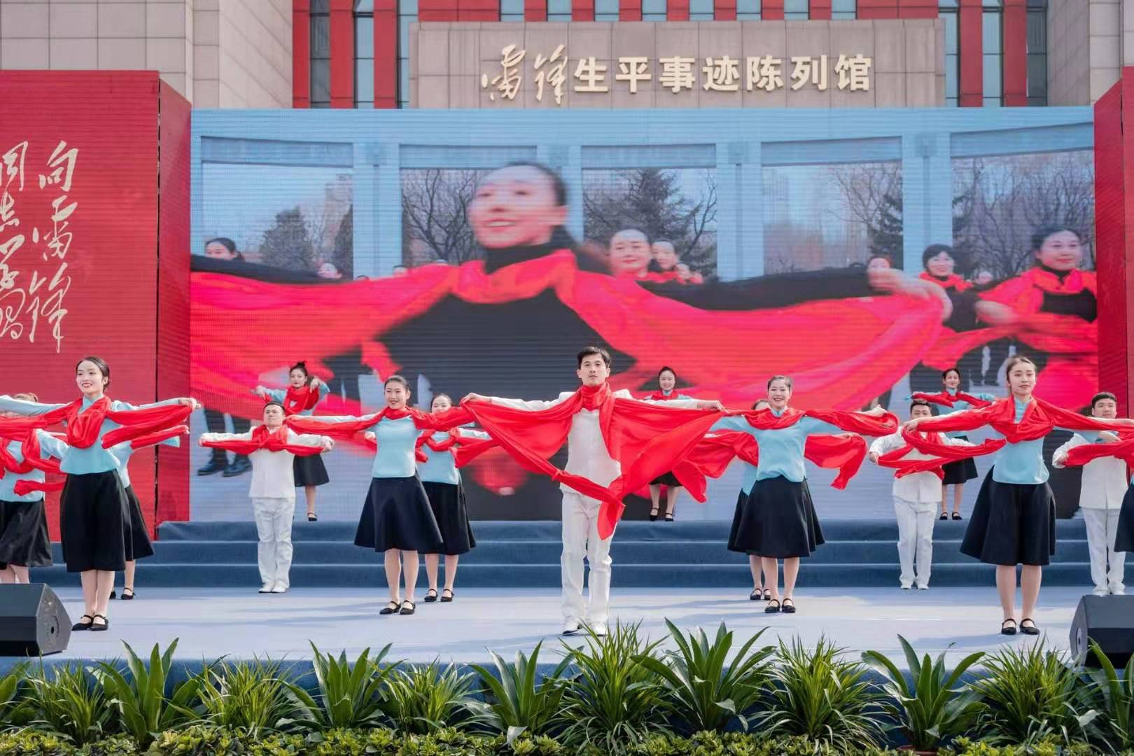 中国文艺志愿者协会副主席李丹阳、黄豆豆、林永健，全国最美志愿者称号获得者平安、佟丽娅、徐涛，以及张凯丽、周炜、陈赫、吕萌、王欧、金晨、李光洁、尹颂等文艺工作者通过线上、线下积极参与。