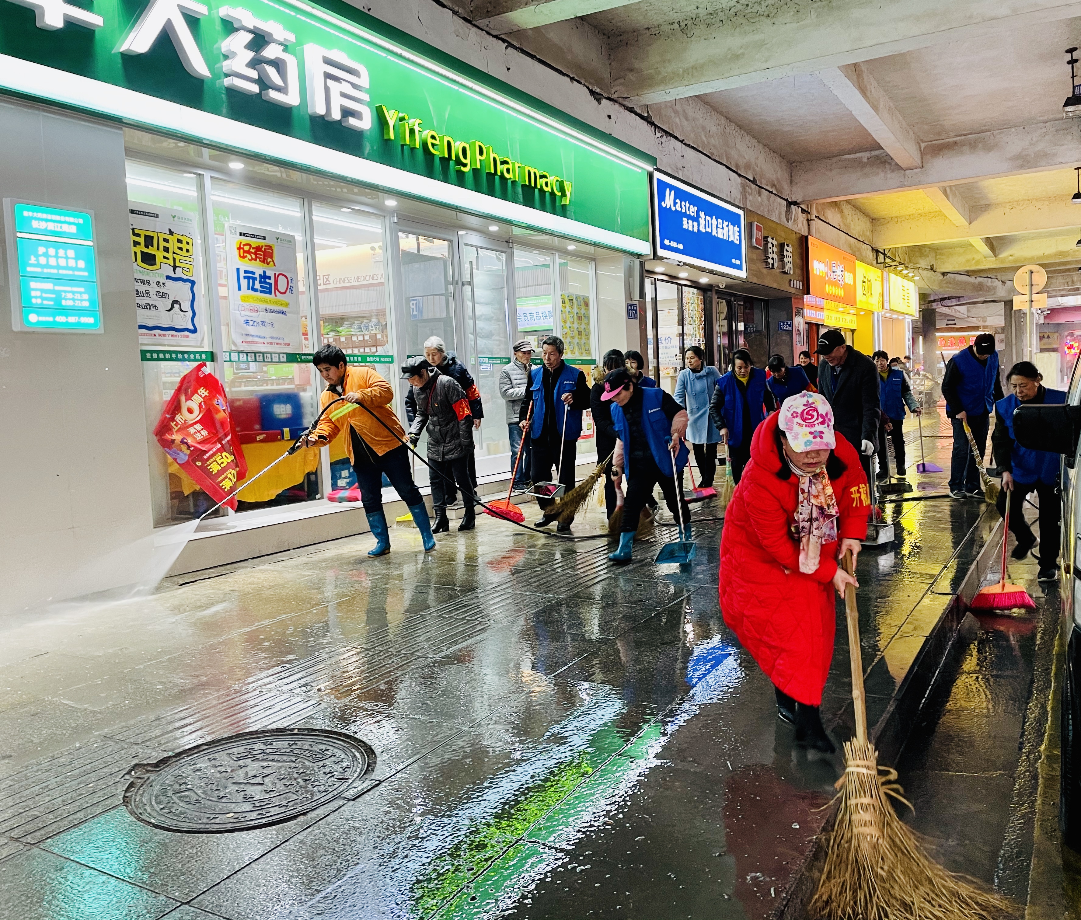 全省最大楼盘小区湘江世纪城彻底“洗把脸”。  长沙晚报全媒体记者 李卓 摄