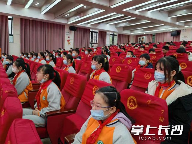 交流会上，孩子们认真听讲。长沙晚报全媒体记者  胡媛媛 摄