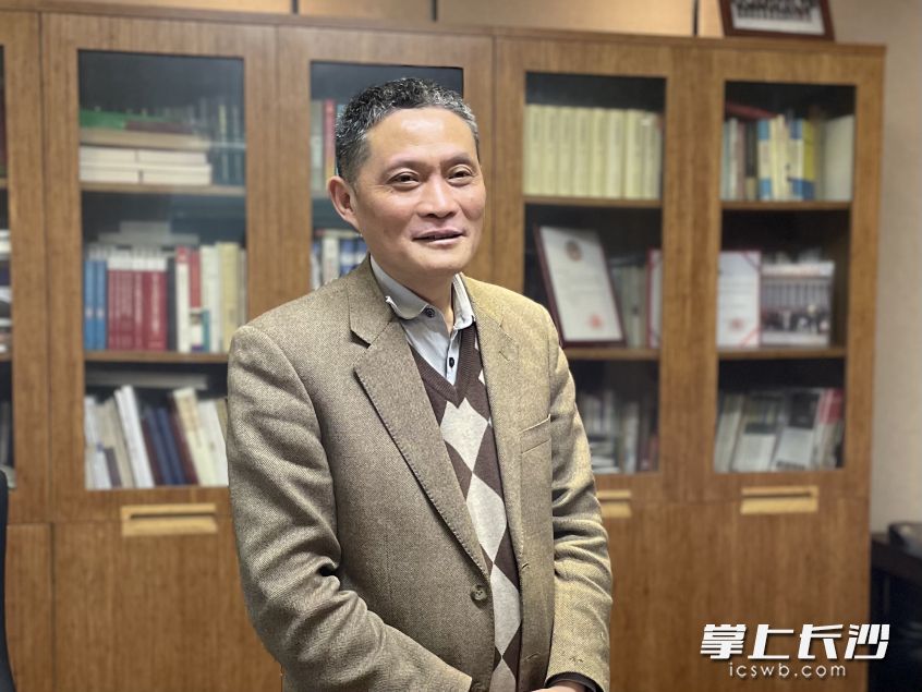 全国政协委员袁爱平。（全媒体记者 唐朝昭 摄）