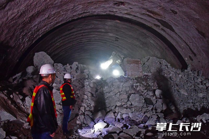 3月11日，长沙银星路观音岩隧道左主线正式贯通。