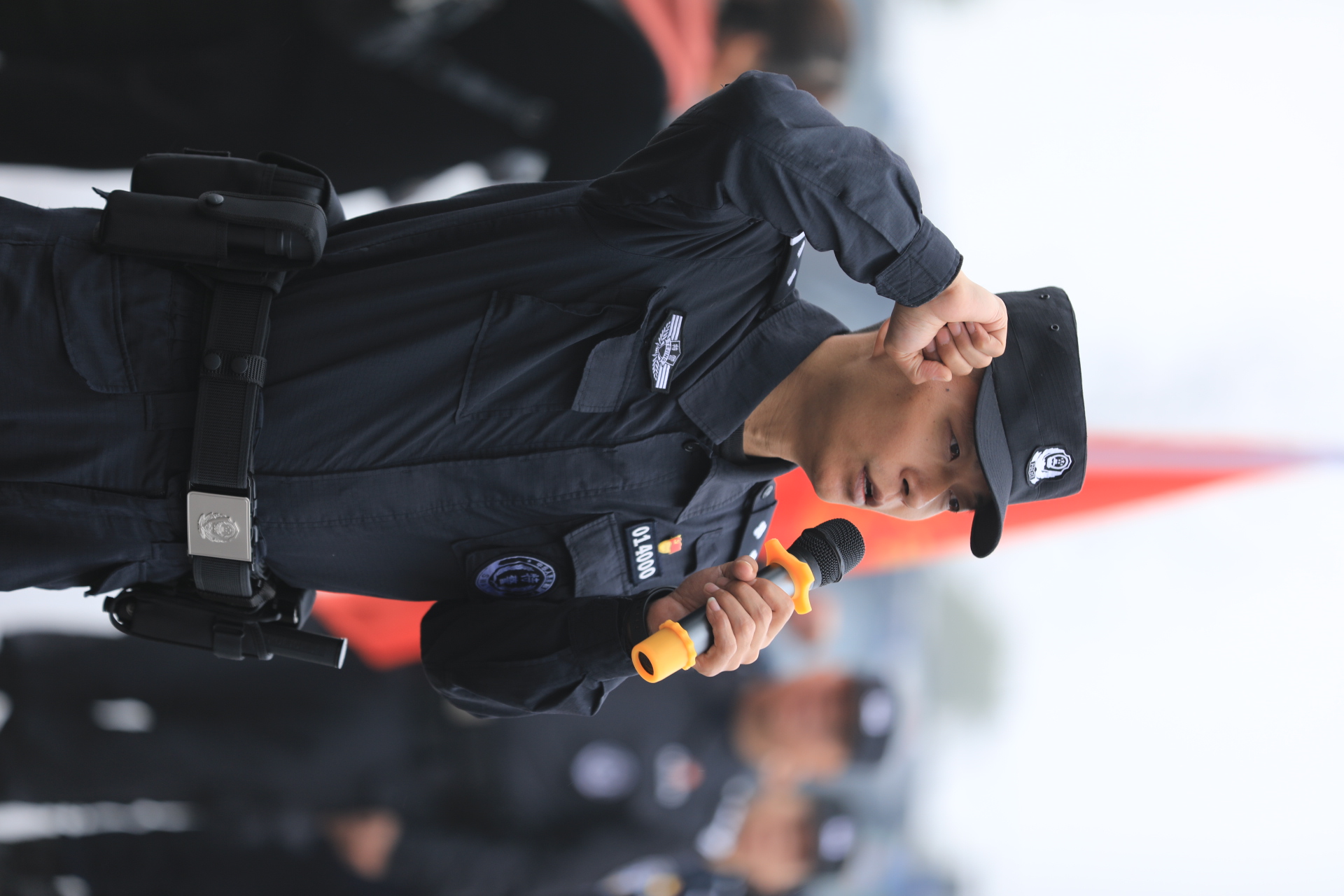 在长沙特警新年开训仪式上，于勇在现场领誓。 均为长沙警方供图