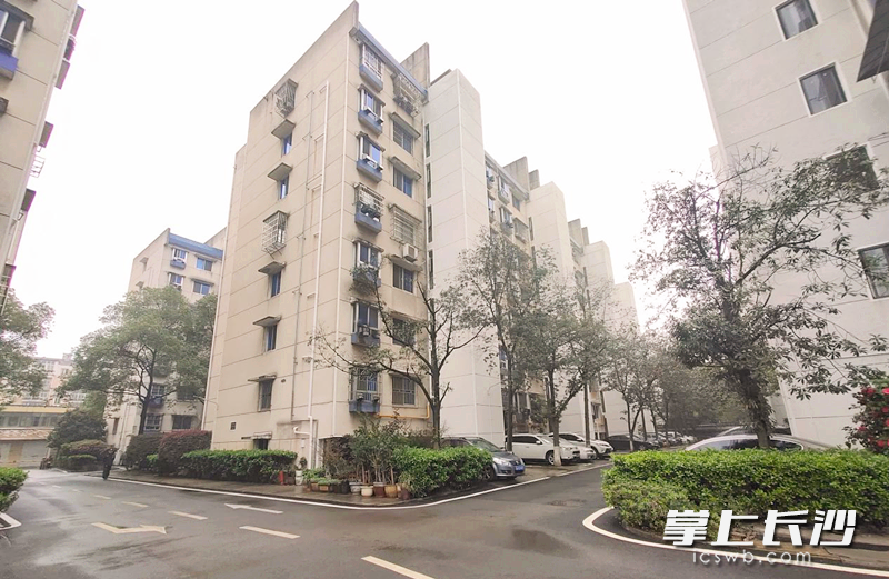 加装电梯后的欢度佳节小区。全媒体记者周和平通讯员 刘珍