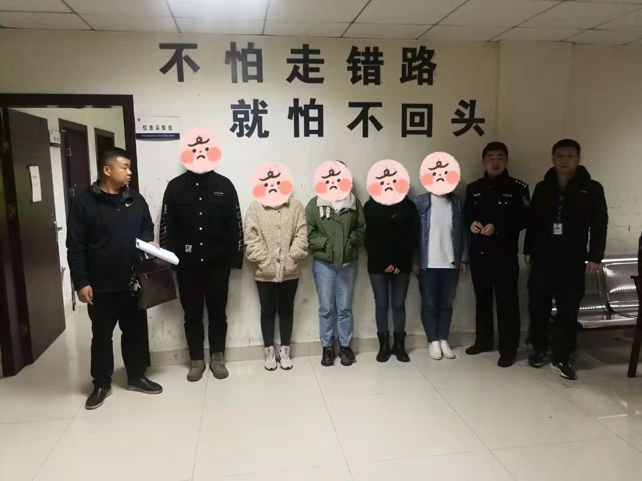 因涉嫌偷越国（边）境，他们被拘留。