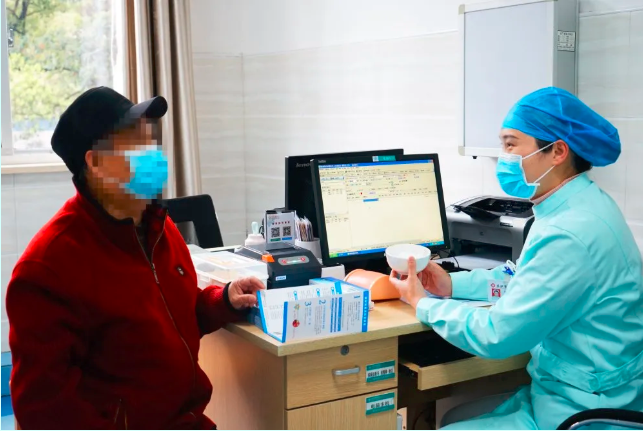 长沙市第四医院糖尿病健康教育门诊正式成立并开诊，帮助更多的糖尿病患者科学地进行自我管理。长沙晚报通讯员 龚叶青 供图