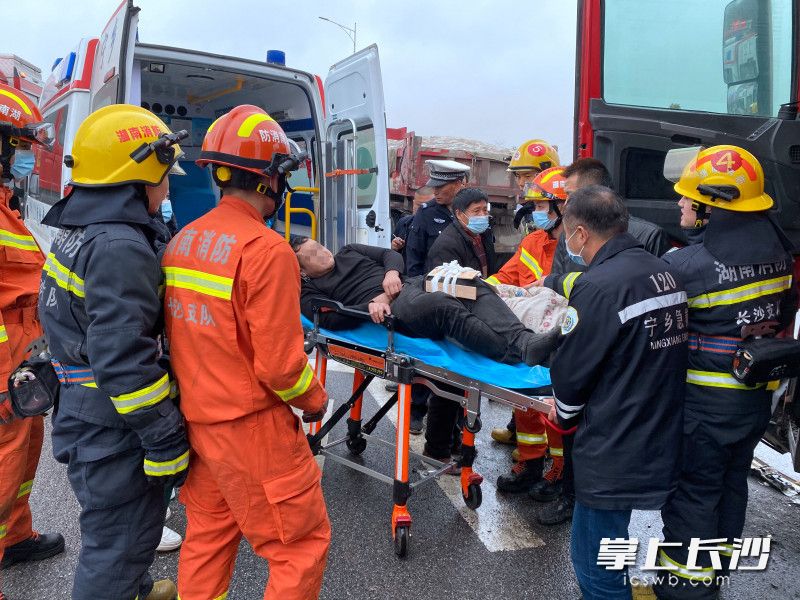救援现场。均为长沙晚报通讯员 周慧 供图