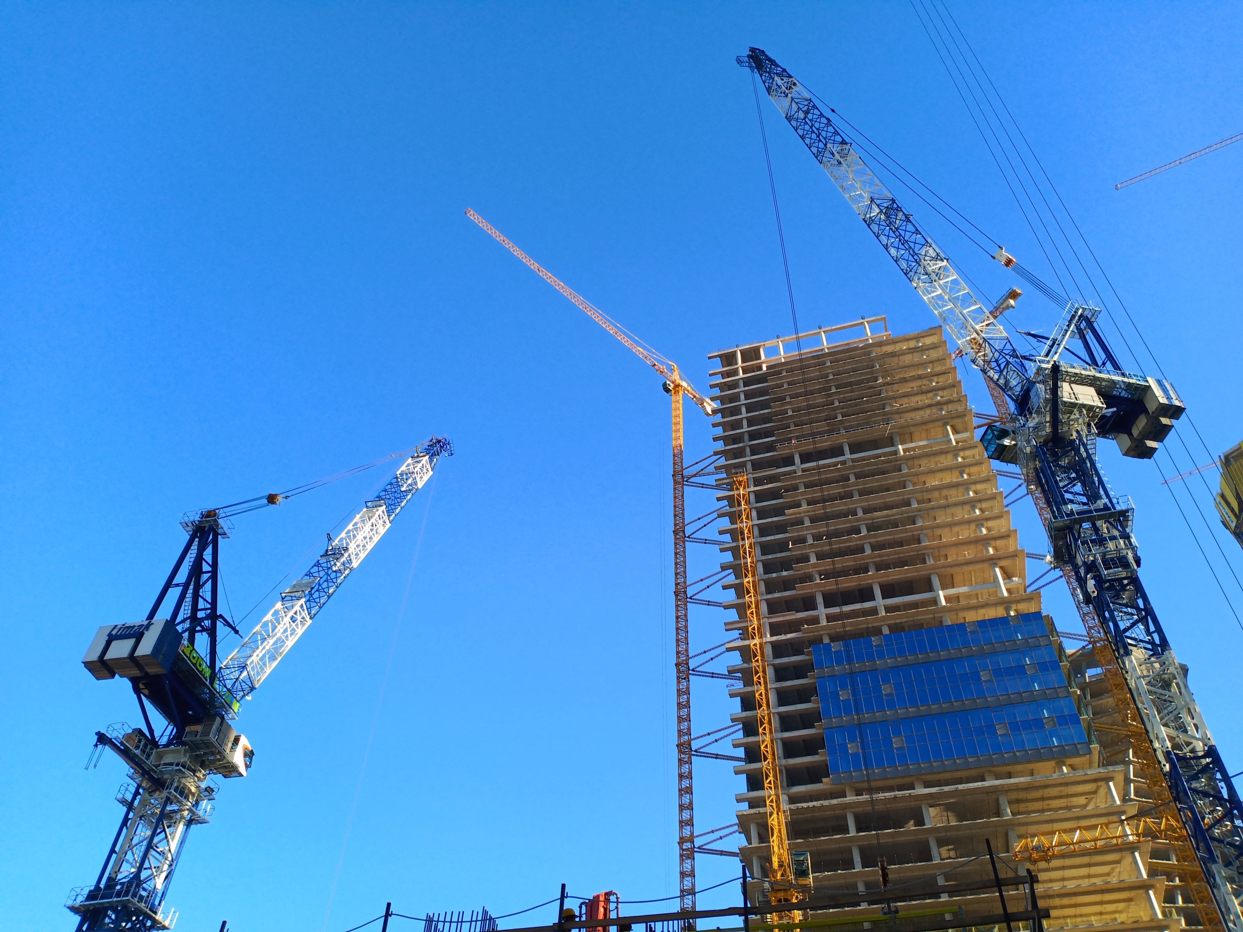 中联重科海外定制版动臂塔参建伊斯坦布尔国际金融中心项目。