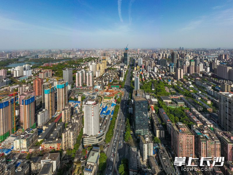袁家岭商圈与五一商圈、火车站商圈构成了长沙五一大道黄金商业带。长沙晚报全媒体记者陈飞摄