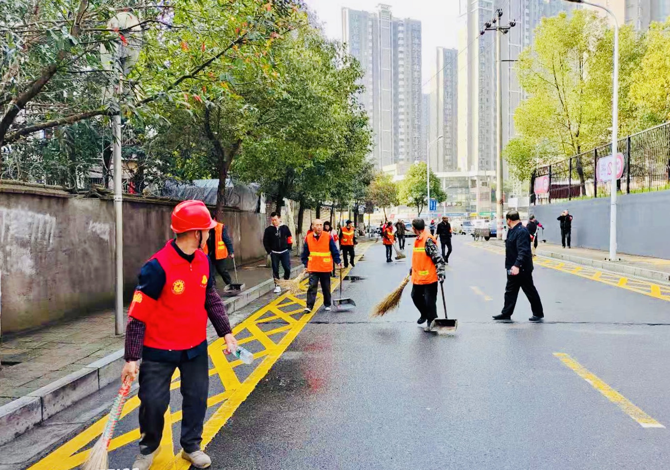 昔日河畔荒滩如今变成江景风光带和宜居花园。