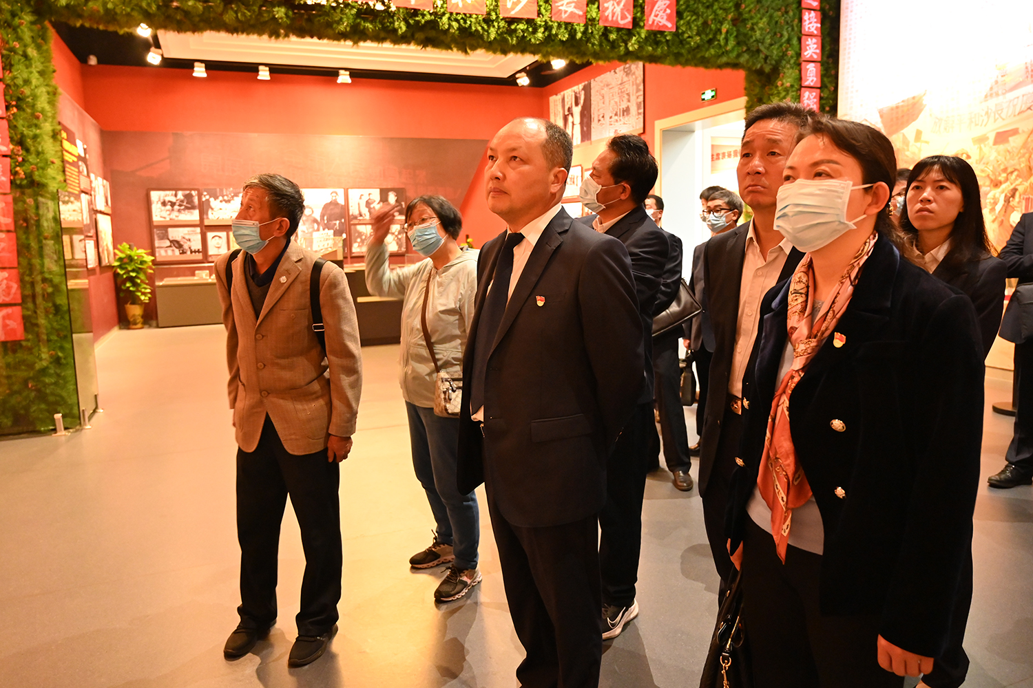 市交通运输局机关党员在长沙党史馆参观学习。均为市交通运输局供图