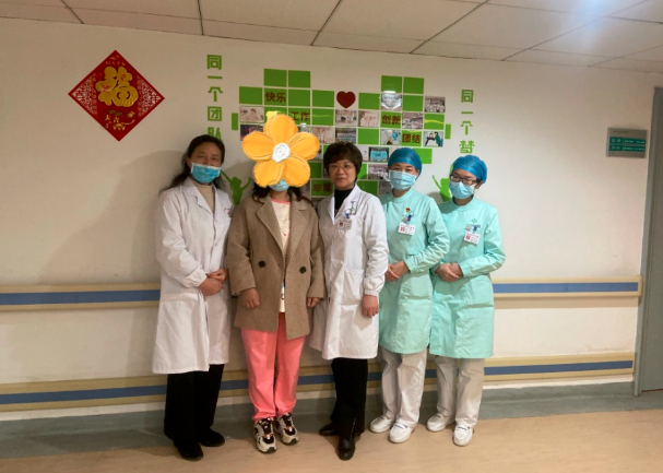 “疤痕妊娠”孕妇随时都会出现大出血，幸好长沙市第四医院妇科医生及时抢救。术后，患者逐渐康复，即将出院。均为医院供图