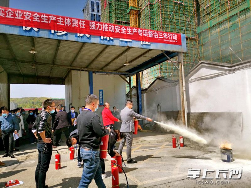 安全生产应急演练。长沙晚报全媒体记者 王斌 摄