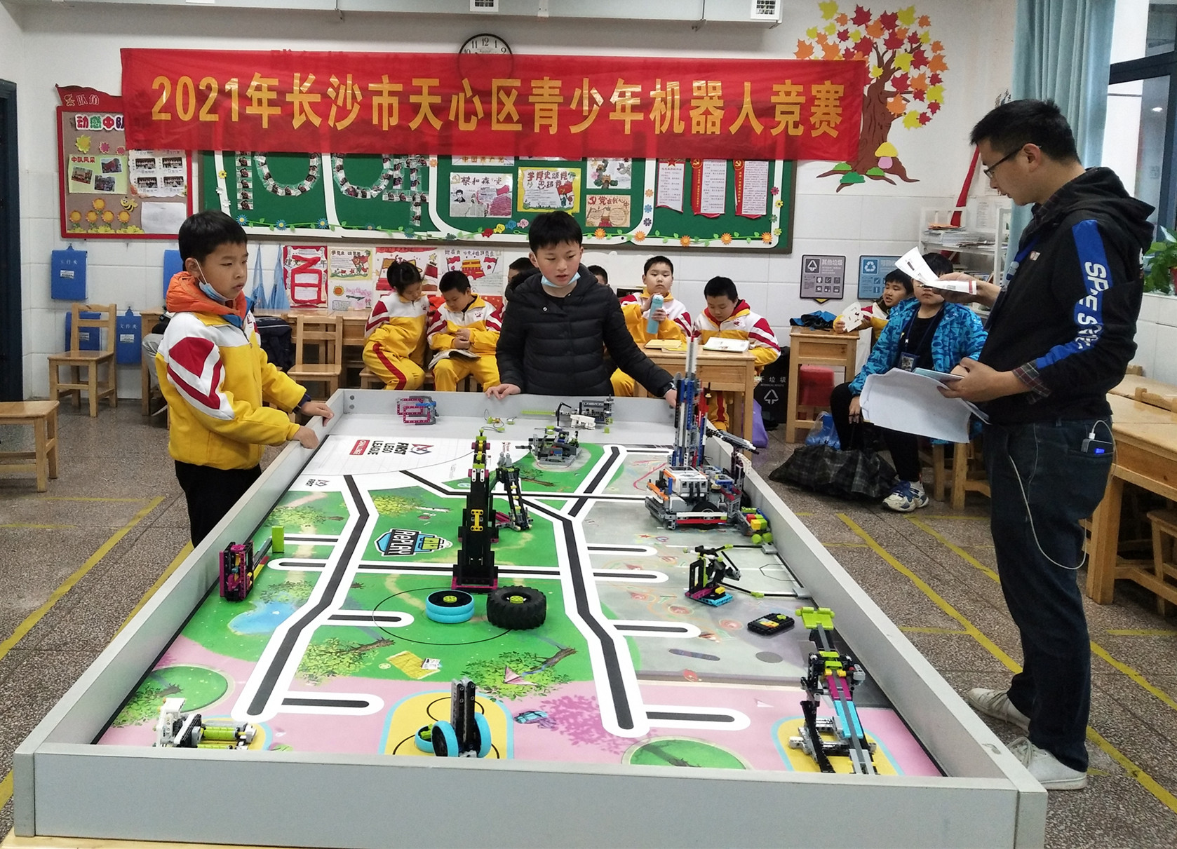 11日上午，2021年天心区青少年机器人竞赛在青园梓枫小学举行。均为长沙晚报全媒体记者 陈良 通讯员 李姣玉 摄