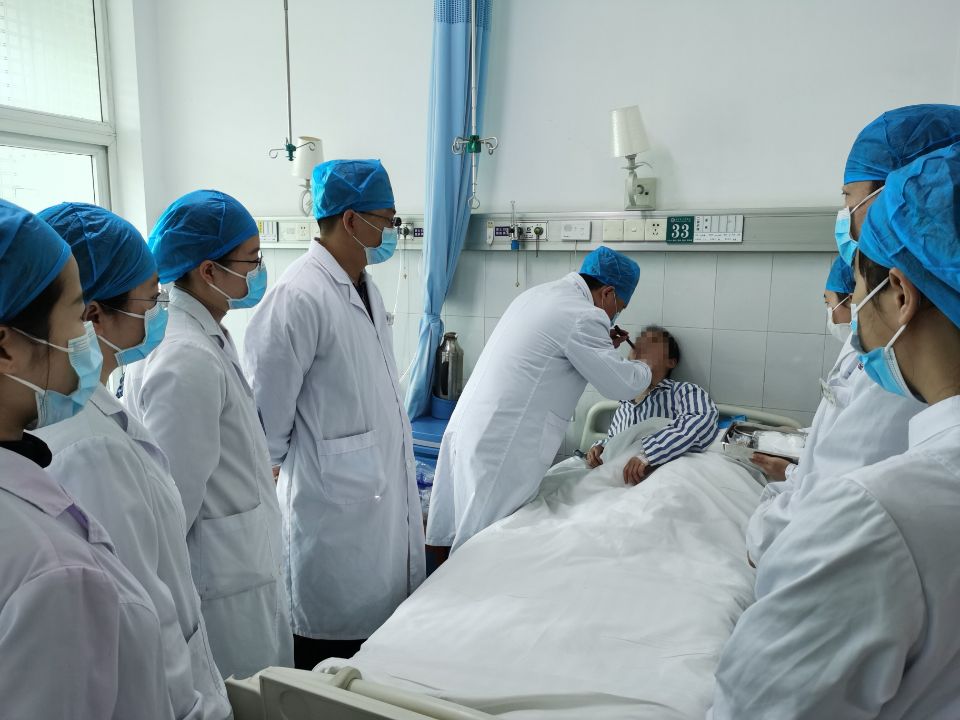 经过住院治疗，患者康复恢复正常生活。