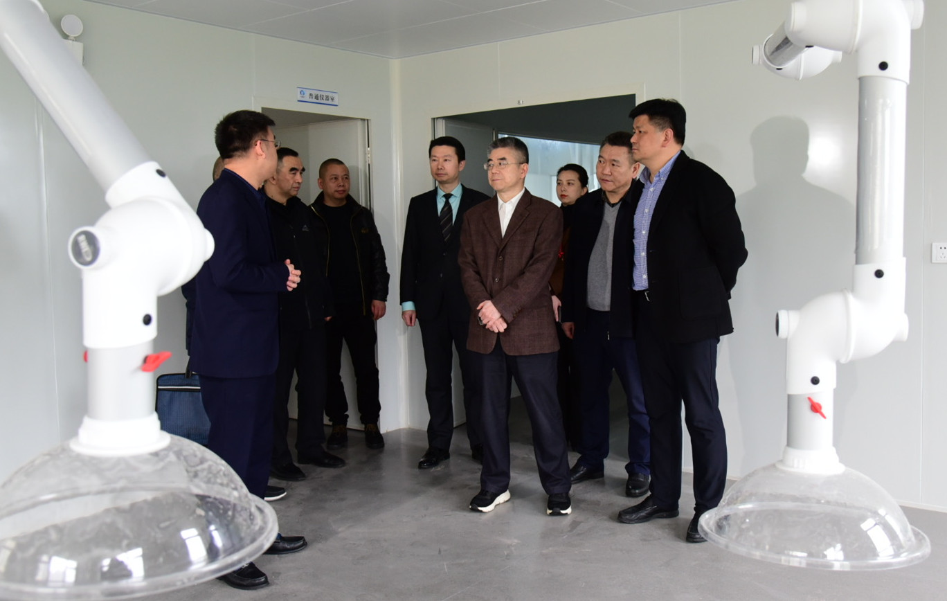 市政协副主席、市市场监管局局长张庆和一行走进湖南自贸区长沙片区芙蓉区块，重点调研标准化建设工作。长沙晚报全媒体记者  周辉霞 摄 