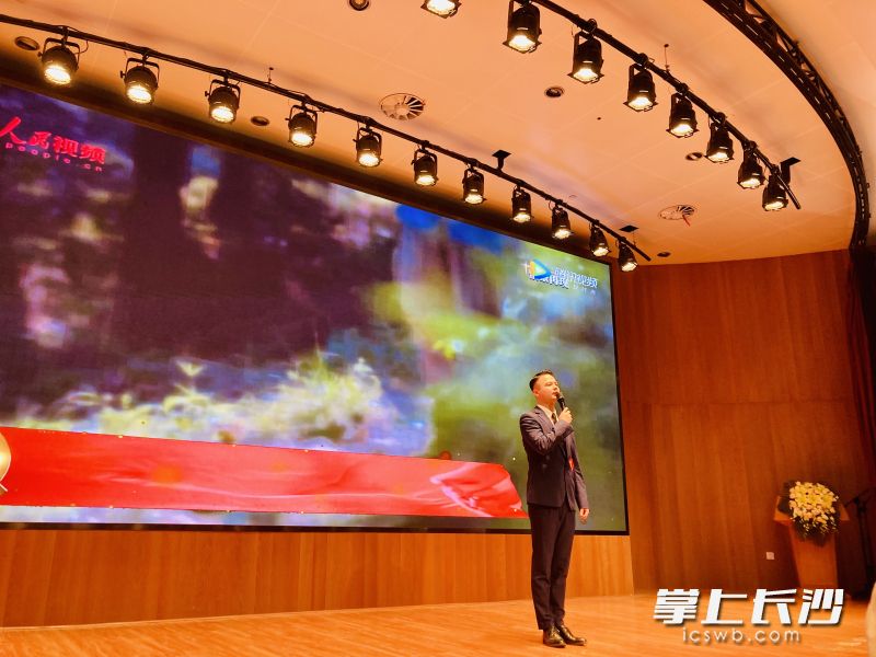 红色故事讲述大赛选手正在激情宣讲。长沙晚报全媒体记者 李卓 摄