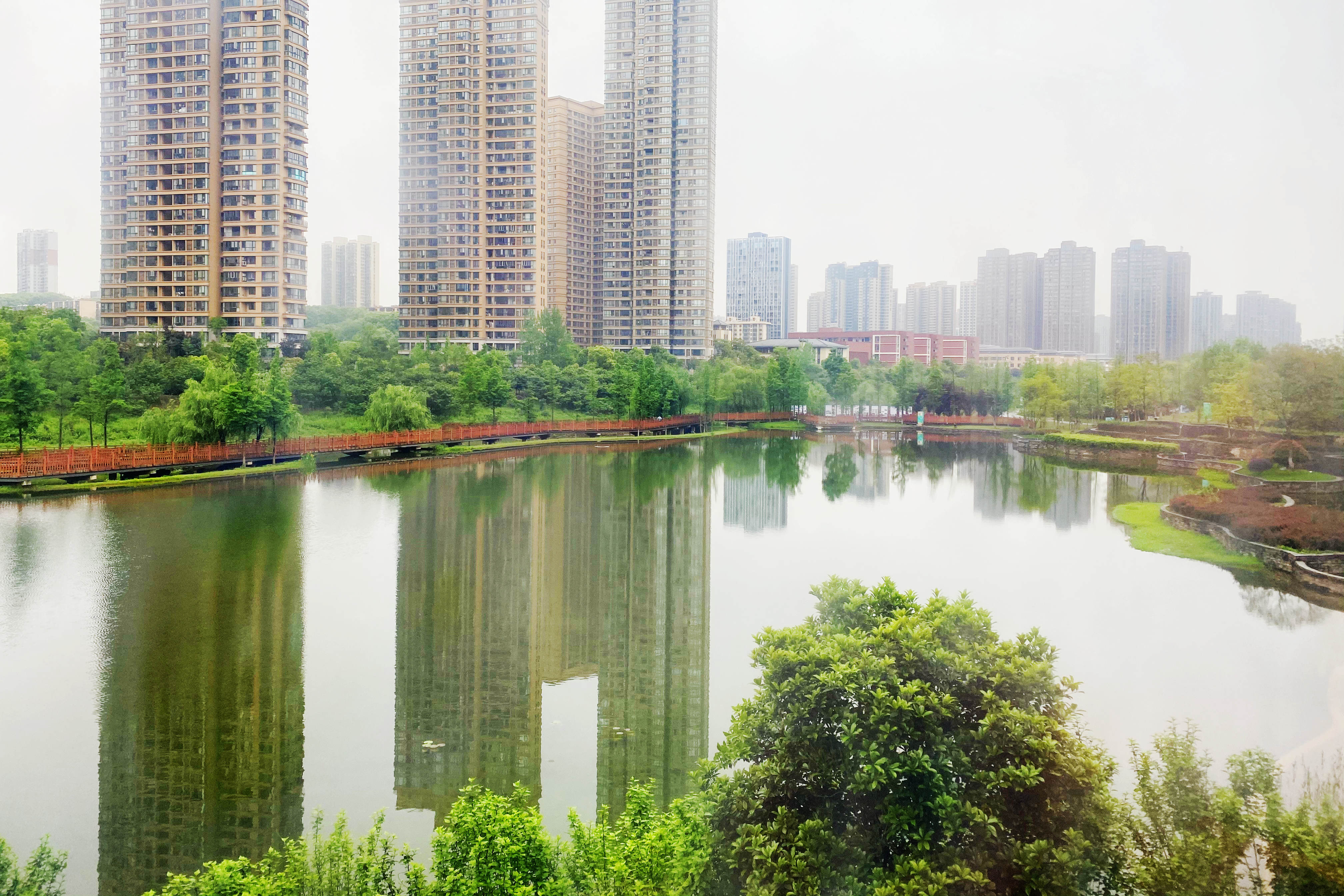 圭塘河生态公园一步一景。