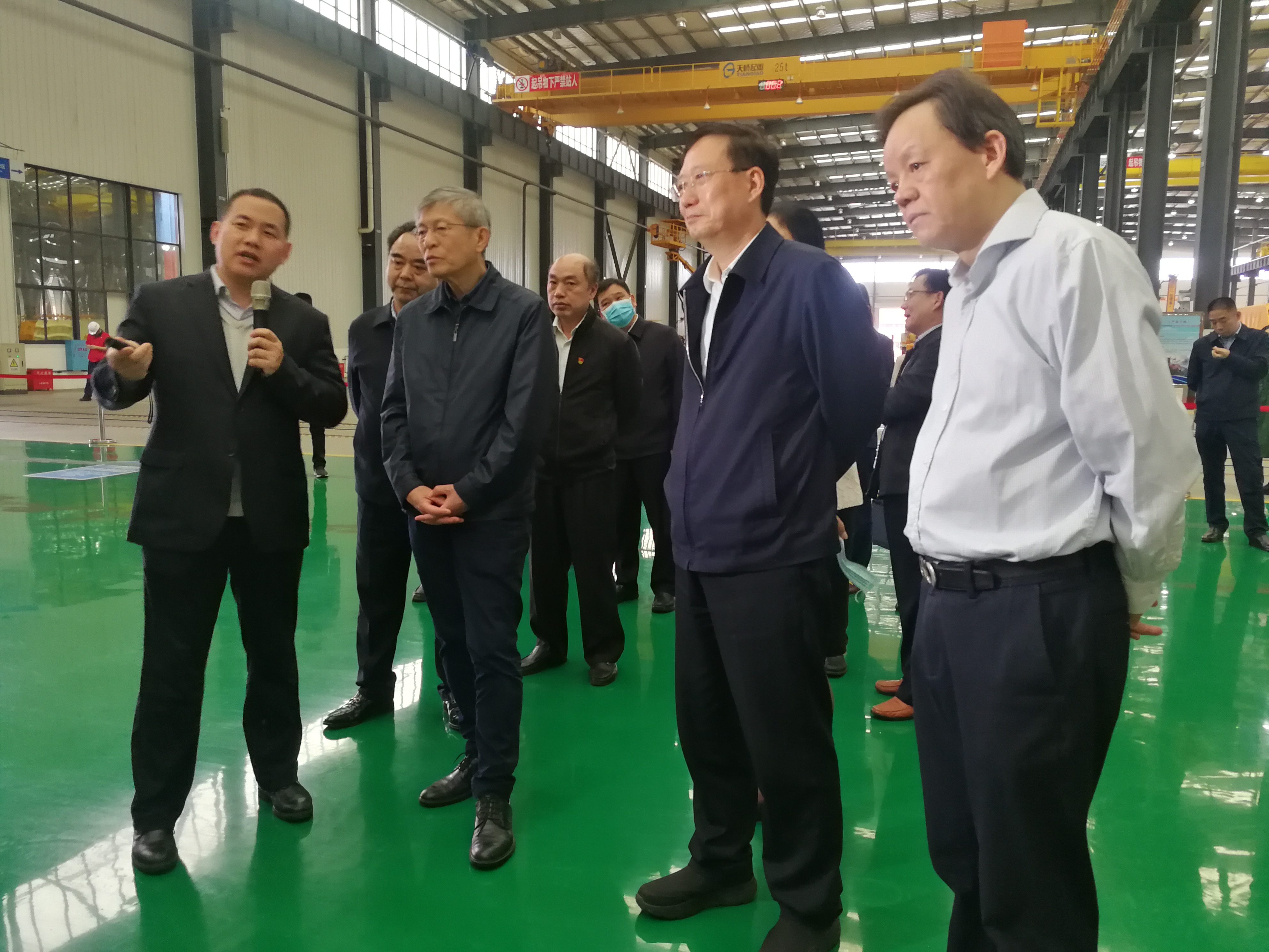 全国人大调研组在长沙经开区中国铁建重工股份有限公司考察调研。 长沙晚报全媒体记者  黎铁桥摄