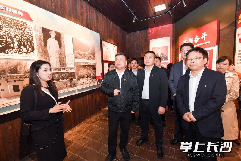 4月21日，长沙市委宣传部理论学习中心组党史学习教育第二次专题学习来到了望城区靖港古镇中共湖南省委旧址。图片均为长沙晚报全媒体记者  邹麟 摄