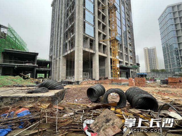 长沙达美寰宇中心项目工地因存在安全隐患等问题，被责令停工整改。长沙晚报全媒体记者 陈焕明 摄
