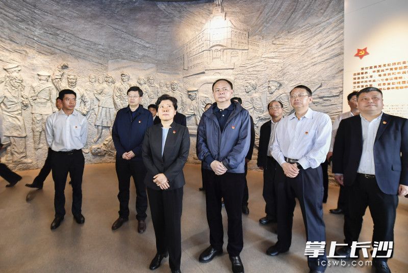 4月23日下午，省委常委、市委书记吴桂英带领市委理论学习中心组成员，在秋收起义文家市会师纪念馆进行党史学习教育第二次专题学习。长沙晚报全媒体记者 余劭劼 摄