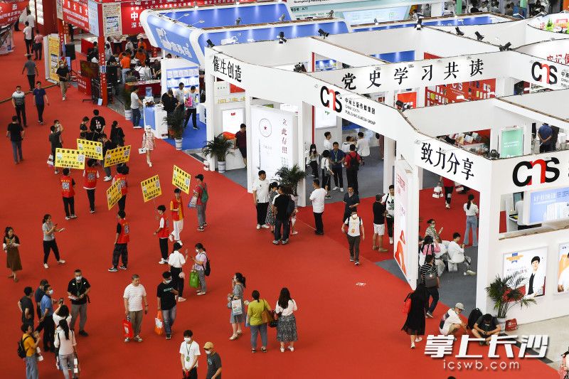 5月14日至16日，第28届长沙图书交易会在湖南国际会展中心举行。均为长沙晚报全媒体记者 黄启晴 摄