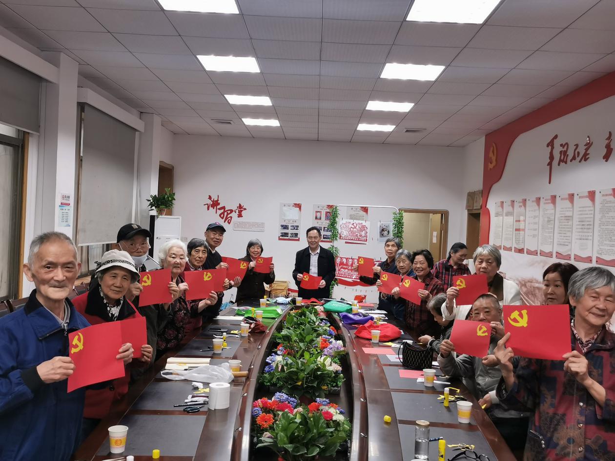 5月19日，“艺心向党，剪纸颂党情”献礼建党百年剪纸活动举行。均为通讯员供图