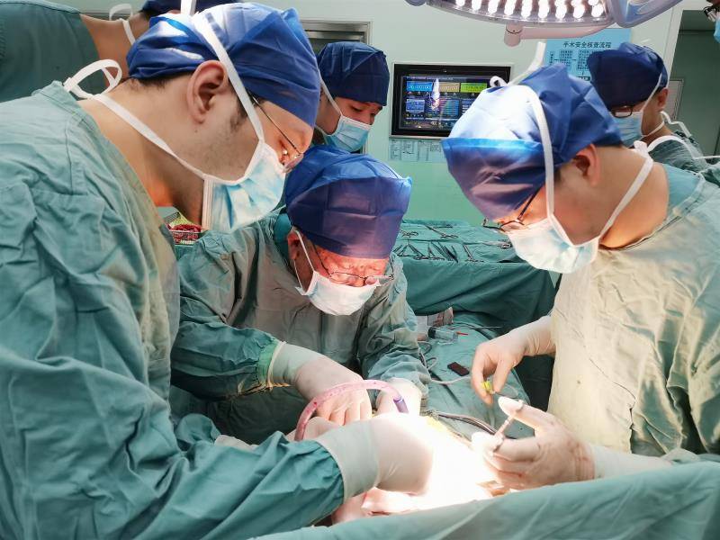 湖南省人民医院肝胆胰脾专家团队为患者施行第5次胆道手术。