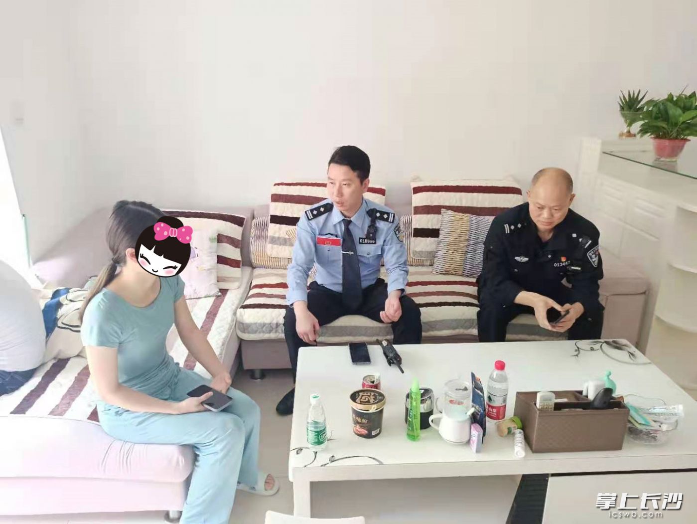 民警上门劝阻，保住市民10余万元血汗钱。通讯员 刘杰 供图