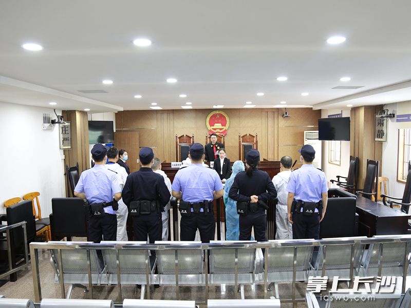 5月24日，岳麓区人民法院公开审理并当庭宣判了一起制售假酒案。