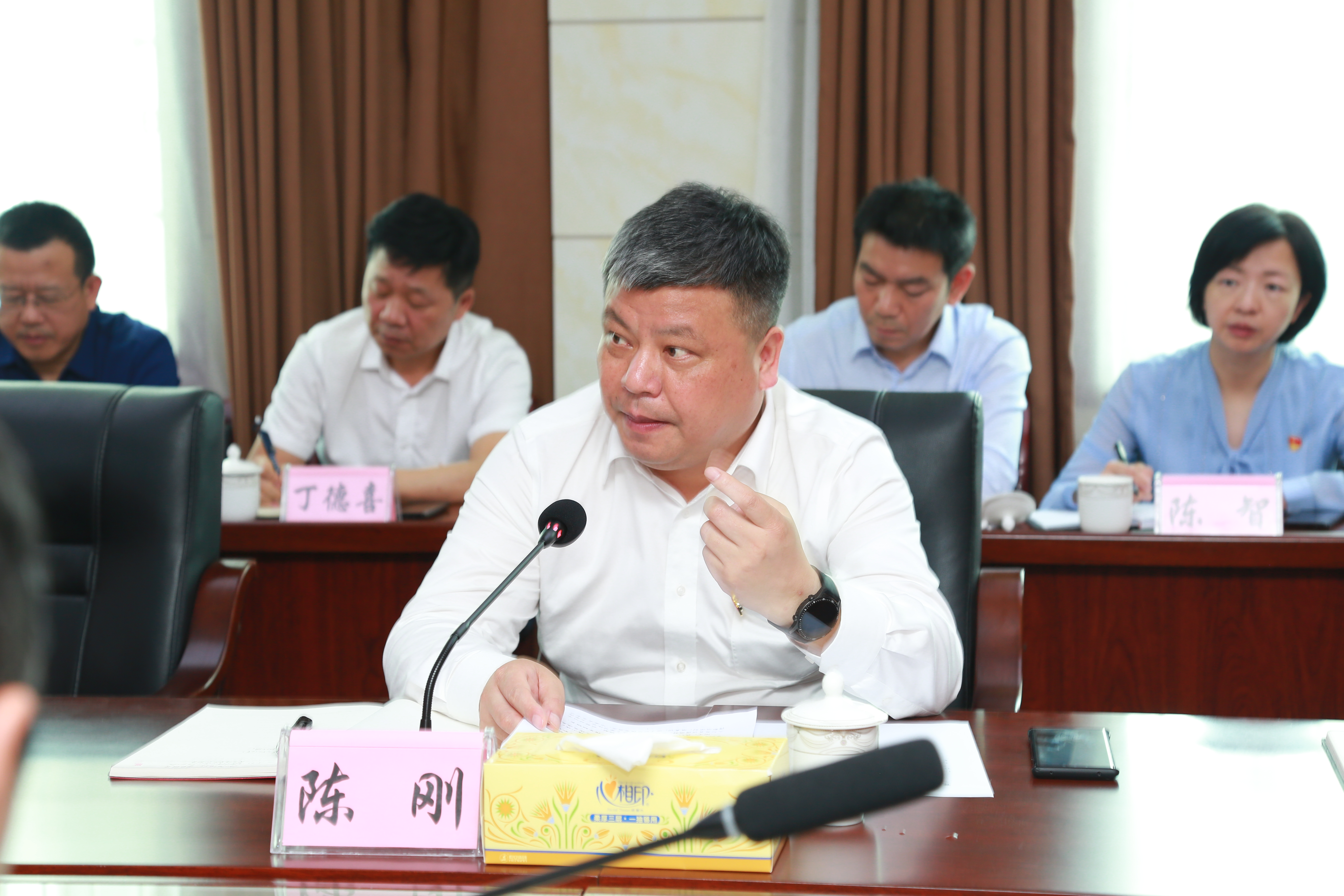 31日，市委宣传部理论学习中心组党史学习教育第三次专题学习在浏阳市张坊镇举行。市委常委、市委宣传部部长陈刚出席。长沙晚报通讯员 刘珂 摄
